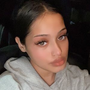 Meet your Posher, Janicia